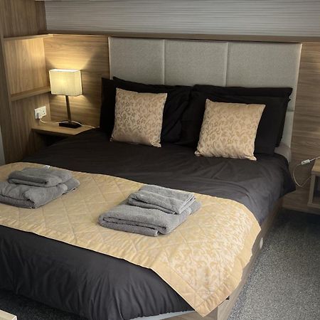 Pet Friendly 2-Bed Lodge Near Preston & Blackpool Exterior photo